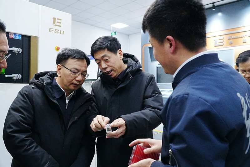 廣州市荔灣區(qū)區(qū)長譚明鶴、廣州工控副總經(jīng)理張勁泉一行蒞臨上海毅速考察交流