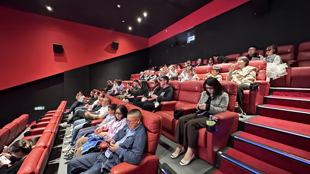 關(guān)注員工精神文化 毅速公司開展員工集體觀影活動(dòng)