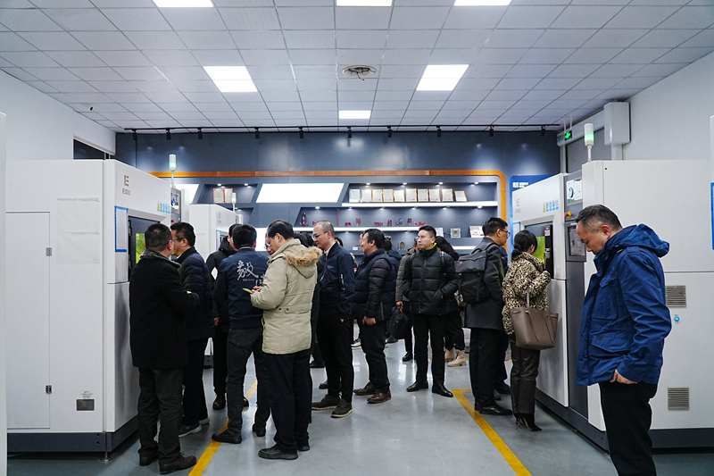 廣州市荔灣區(qū)區(qū)長譚明鶴、廣州工控副總經(jīng)理張勁泉一行蒞臨上海毅速考察交流