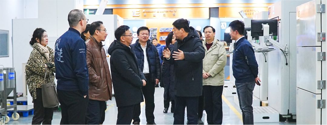 廣州市荔灣區(qū)區(qū)長(zhǎng)譚明鶴、廣州工控副總經(jīng)理張勁泉一行蒞臨上海毅速考察交流