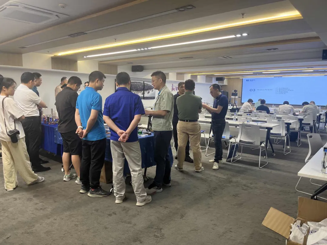 技術(shù)交流會(huì)現(xiàn)場.png 技術(shù)交流會(huì)現(xiàn)場.png