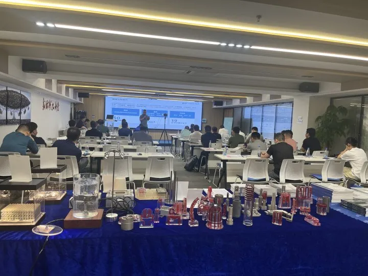 營銷中心總經(jīng)理張駿致辭.png 營銷中心總經(jīng)理張駿致辭.png